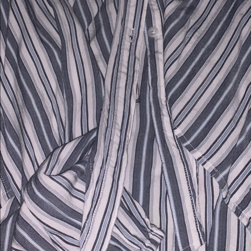 Button down - Picture 3 of 3